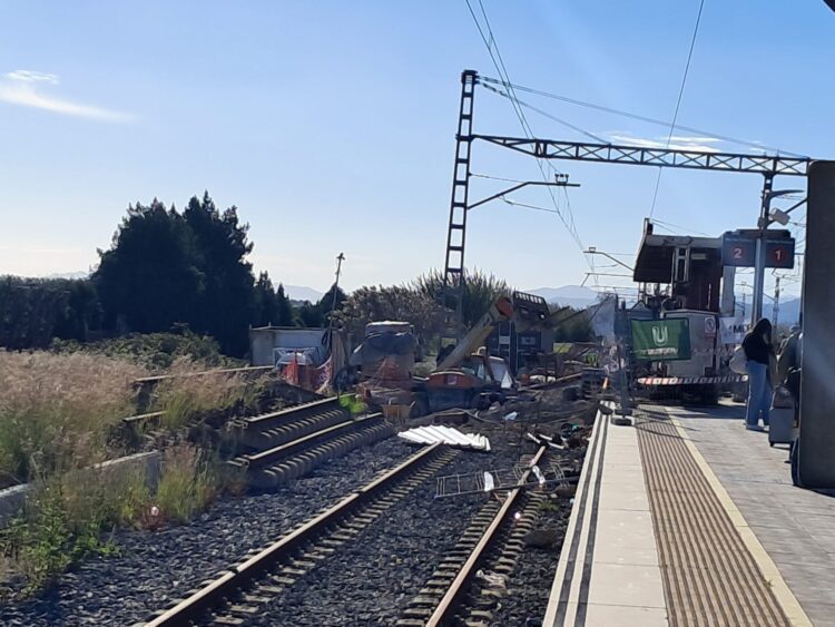 La estación de Renfe Cercanías Valencia de Tavernes de la Valldigna ejemplo de dejadez del Ministerio de Transportes y de Adif