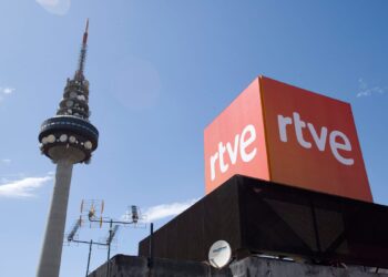 Lo Rat Penat rebuja la possible emissió en català de la 2 TV i Clan en la Comunitat Valenciana 14 Lo Rat Penat rebuja la possible emissió en català de la 2 TV i Clan en la Comunitat Valenciana