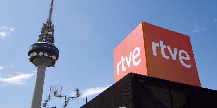 Lo Rat Penat rebuja la possible emissió en català de la 2 TV i Clan en la Comunitat Valenciana