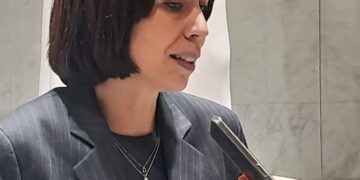 Diana Morant acusa a Pérez Llorca de «ser el testaferro de Mazón, Feijóo y Abascal» y llama inútiles e incompetentes a los gestores de la GVA