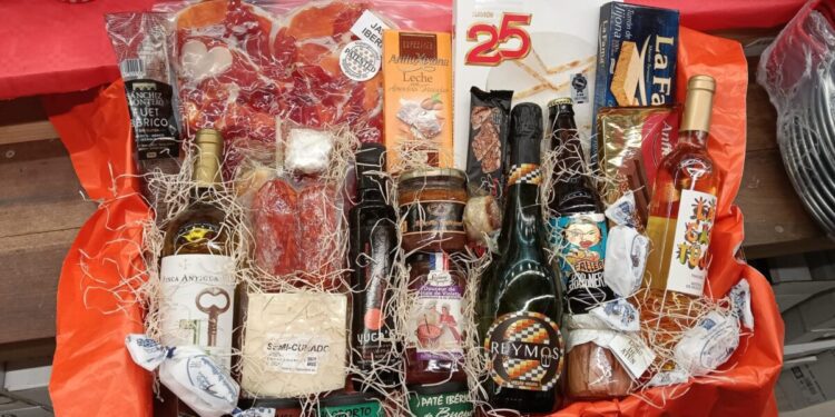 Cestas de Navidad personalizadas en Super Gourmet: el regalo que nunca falla 1 WhatsApp Image 2025 11 28 at 16.08.09 scaled 1