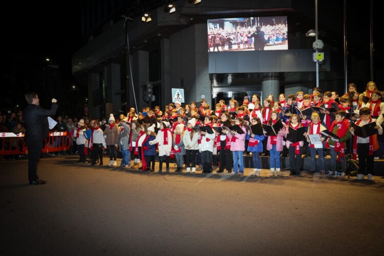 Torrent enciende la Navidad con un espectáculo lleno de magia infantil y talento local