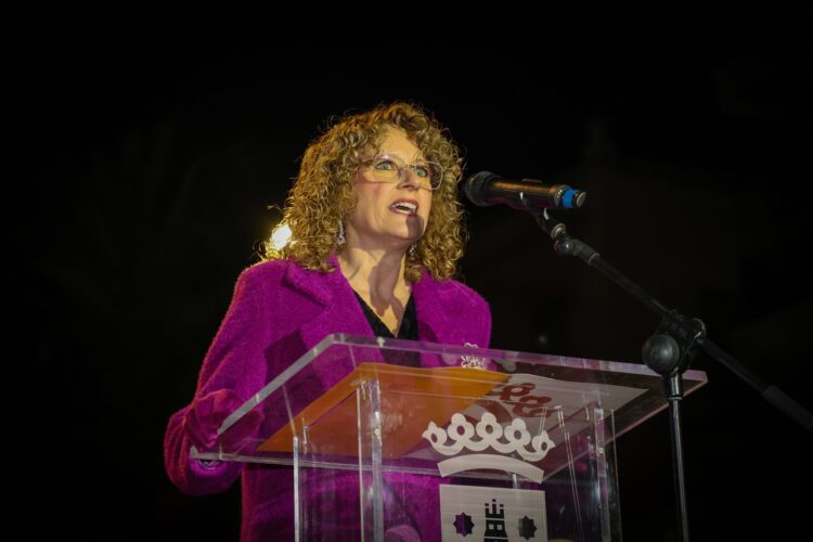 Torrent enciende la Navidad con un espectáculo lleno de magia infantil y talento local