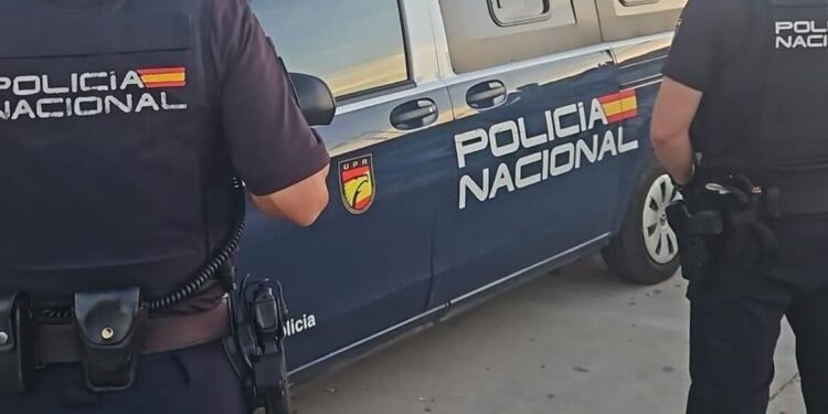 Detenido en Valencia por drogar y agredir a un hombre para robarle tras quedar por una app de citas 1 agentes de policia nacional 16 9 aspect ratio default 0 da39 scaled 1