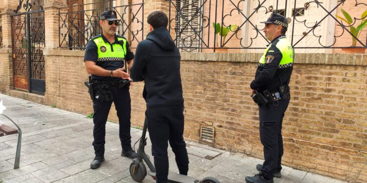 La Policía Local de Sagunto inicia una campaña para el control y la vigilancia del uso de patinetes