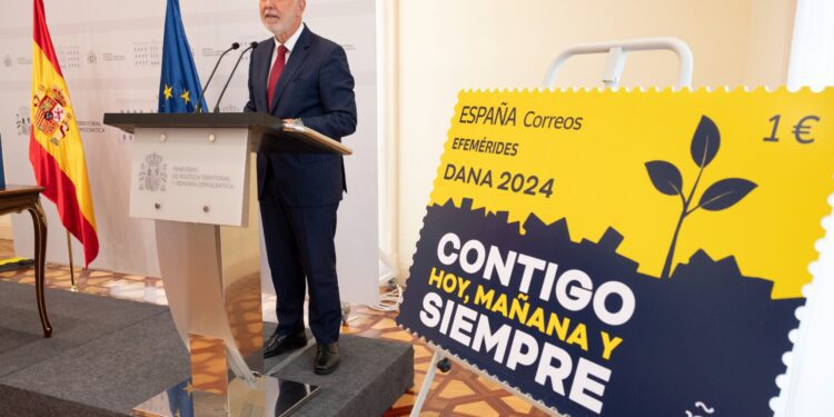 El Gobierno y Correos presenta un sello especial de la DANA de Valencia casi 13 meses después