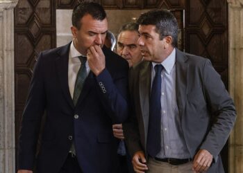 El PP baraja relevar a Carlos Mazón antes de las elecciones autonómicas y apunta a Vicente Mompó como posible sucesor 15 el president de la generalitat valenciana carlos mazon y el presidente de la diputacion de valencia da39 3 1