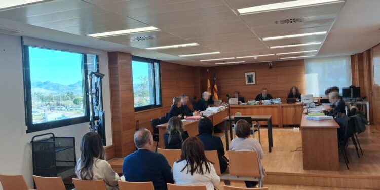 Comienza el juicio por los abusos a menores en la secta de Vistabella del Maestrat 1 juicio en la audiencia de castellon por la secta de vistabella 16 9 aspect ratio default 0 da39
