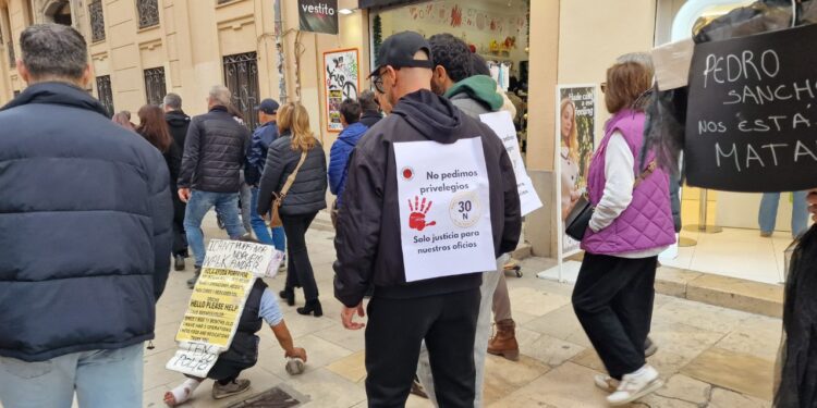 Los autónomos toman las calles de Valencia para denunciar la «asfixia» del sector