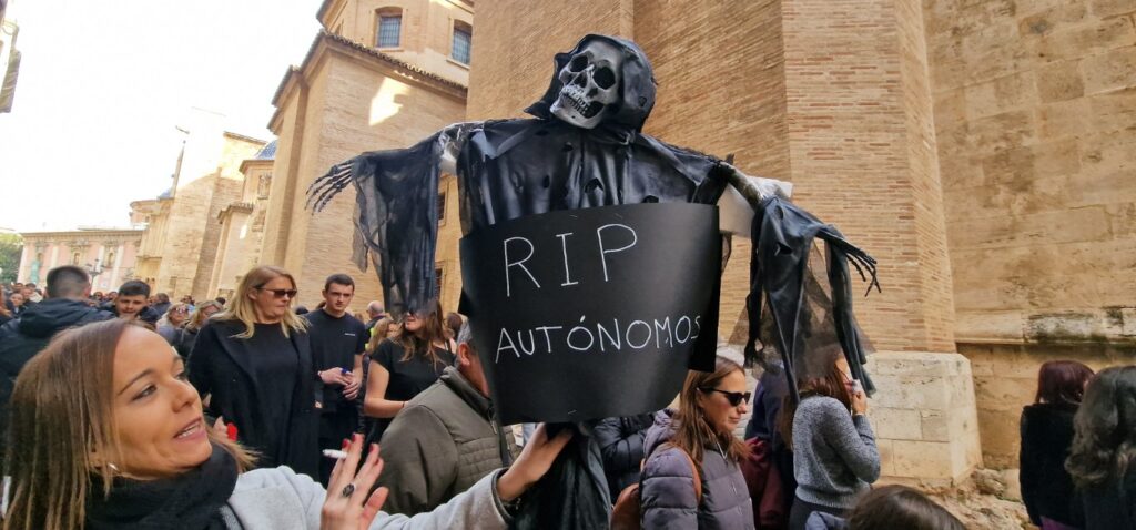 Los autónomos toman las calles de Valencia para denunciar la «asfixia» del sector 2 manifestacion autonomos 20251130 1235504 Mediana