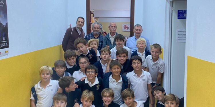 Más de 400 kilos de alimentos recogidos por Cumbres School Valencia para Cáritas Moncada