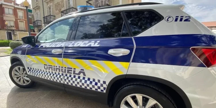 Dos detenidos en Valencia tras agredirse en plena calle y lanzarse mesas y sillas de una terraza 1 policia local de orihuela 16 9 aspect ratio default 1009131 da39