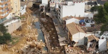 Trágico accidente laboral en Casinos: fallece un operario de Tragsa atrapado entre dos bulldozer durante las tareas de limpieza de la DANA