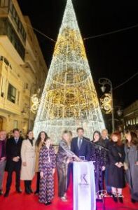 Alicante enciende la Navidad ante 4.000 personas con 2,6 millones de luces por la ciudad