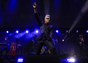 Loquillo lleva el rock clásico al Roig Arena en el último concierto del año del recinto