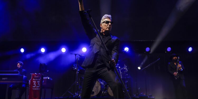 Loquillo lleva el rock clásico al Roig Arena en el último concierto del año del recinto 1 Loquillo lleva el rock clásico al Roig Arena en el último concierto del año del recinto