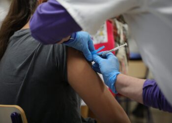 Sanidad activa un refuerzo de 273 contrataciones ante el pico de la curva epidemiológica de las infecciones respiratorias