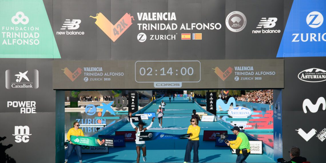 Jepkosgei rompe récord femenino en la Maratón de Valéncia 2025