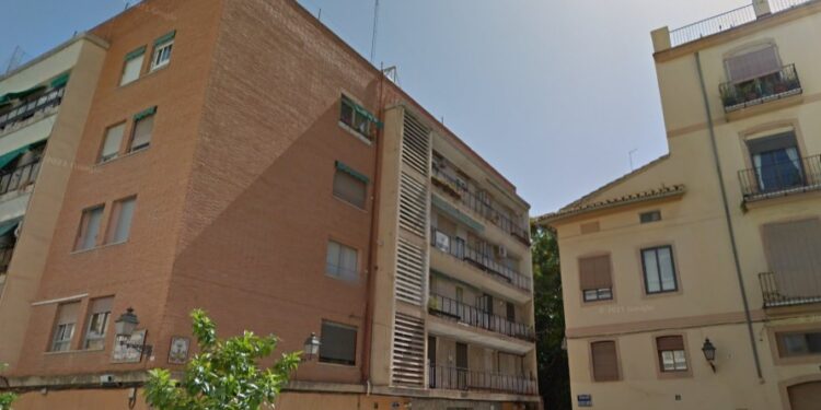 Un hombre de 75 años muere en Valencia tras una explosión e incendio en su vivienda afectada por síndrome de Diógenes