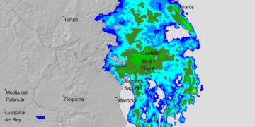 Las fuertes lluvias afectan a la costa de Castelló. Previsión para esta noche, lunes y días siguientes
