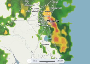 Una fuerte línea de tormenta muy activa que está frente a las costas de Tabernes se dirige directa a Valencia 14 Una fuerte línea de tormenta muy activa que está frente a las costas de Tabernes se dirige directa a Valencia