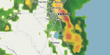 Una fuerte línea de tormenta muy activa que está frente a las costas de Tabernes se dirige directa a Valencia