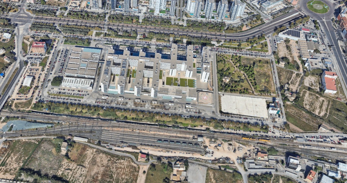 El entorno del mayor hospital de la Comunitat Valenciana asilvestrado y convertido en lodazales 2 Captura de pantalla 2025 12 20 121801