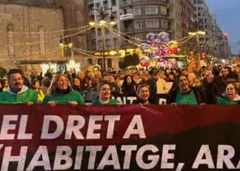 5.000 personas recorren las calles del centro de Valencia exigiendo escudo social y vivienda digna