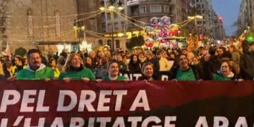 5.000 personas recorren las calles del centro de Valencia exigiendo escudo social y vivienda digna
