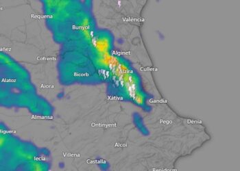 Un fuerte tren conventivo de tormentas descarga más de 110 litros de lluvia en Simat de la Valldigna