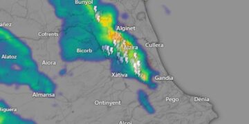 Un fuerte tren conventivo de tormentas descarga más de 110 litros de lluvia en Simat de la Valldigna