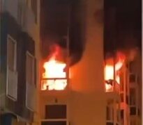 Una joven de 25 años fallece en un virulento incendio en Crevillent; detenido el vecino del piso de origen