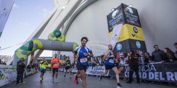 Chocolates Valor se incorpora a la familia del 40 aniversario del Maraton Valencia 1