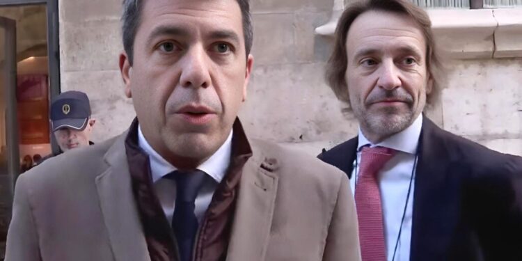 JM Cuenca, Jefe de Gabinete de Mazón, niega presiones a la exconsellera Pradas y califica las conversaciones de «Descontextualizadas» 1 El jefe de Gabinete de Mazón asegura que nadie reclamó su presencia en el Cecopi el día de la DANA