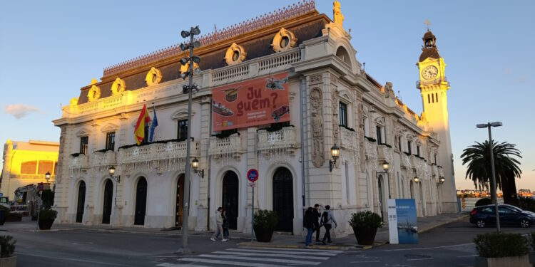 Valencia recupera la magia de la infancia Edificio del Reloj