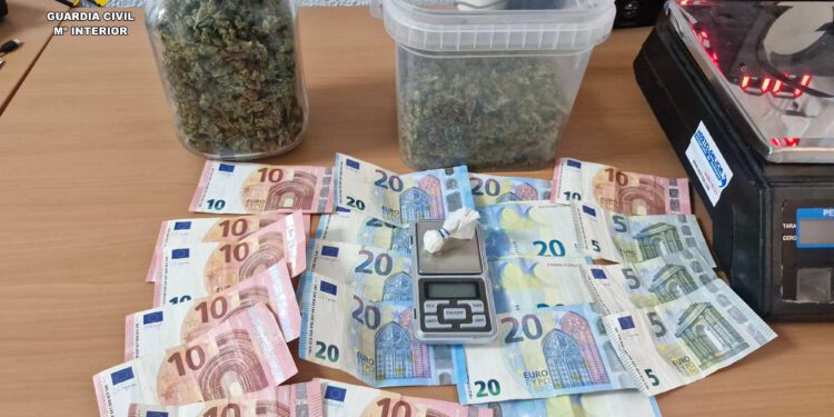 Desarticulado un punto de venta de estupefacientes en Piles 1 Desarticulado un punto de venta de estupefacientes en Piles