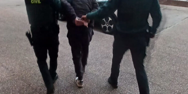 Detenido el autor de 11 robos con fuerza en Carcaixent