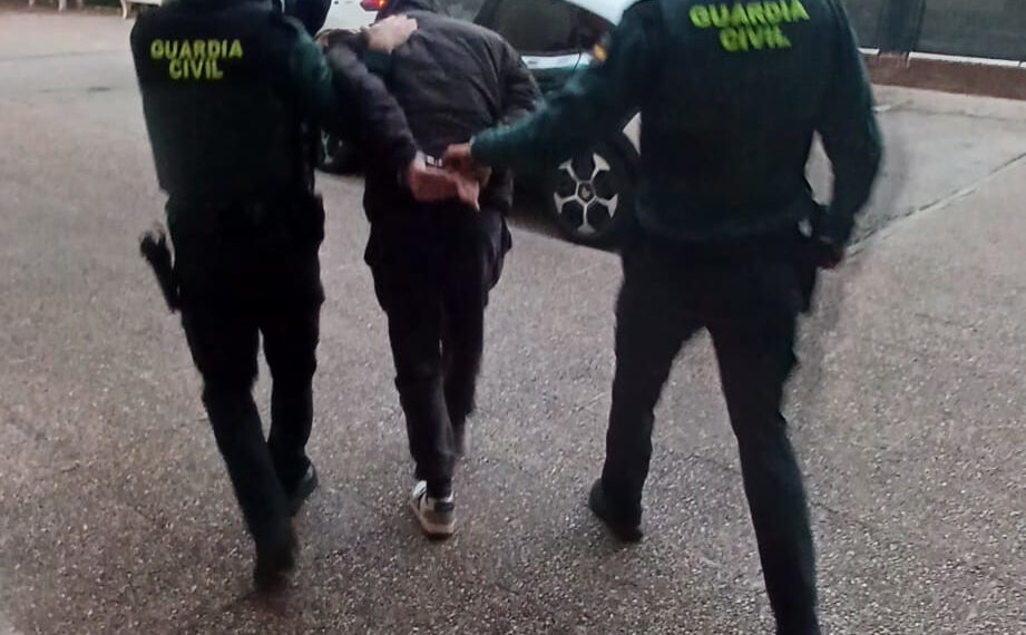 Detenido el autor de 11 robos con fuerza en Carcaixent