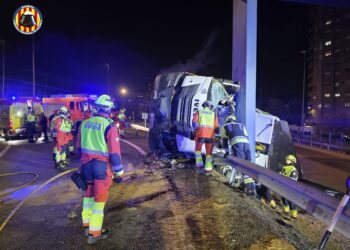 🚨 Choque y Vuelco: Herido Grave un Camionero al Impactar Contra el Pilar de una Pasarela en la A-3 (Chirivella) 14 Choque y Vuelco: Herido Grave un Camionero al Impactar Contra el Pilar de una Pasarela en la A-3 (Chirivella)