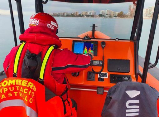 Misteriosa desaparición en una playa de Benicàssim: continúa la búsqueda de una mujer que entró al mar y no salió