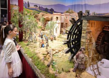 Valencia inaugura sus belenes municipales con un coro de niños y la FMI de Valencia con su Corte de Honor 14 Valencia inaugura sus belenes municipales con un coro de niños y la FMI de Valencia con su Corte de Honor