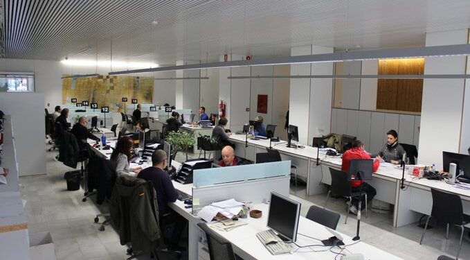 🏛️ La Generalitat lanzará una OPE "masiva" de más de 2.600 plazas en 2026 para reforzar la función pública 1 La Generalitat lanzará una OPE "masiva" de más de 2.600 plazas en 2026 para reforzar la función pública