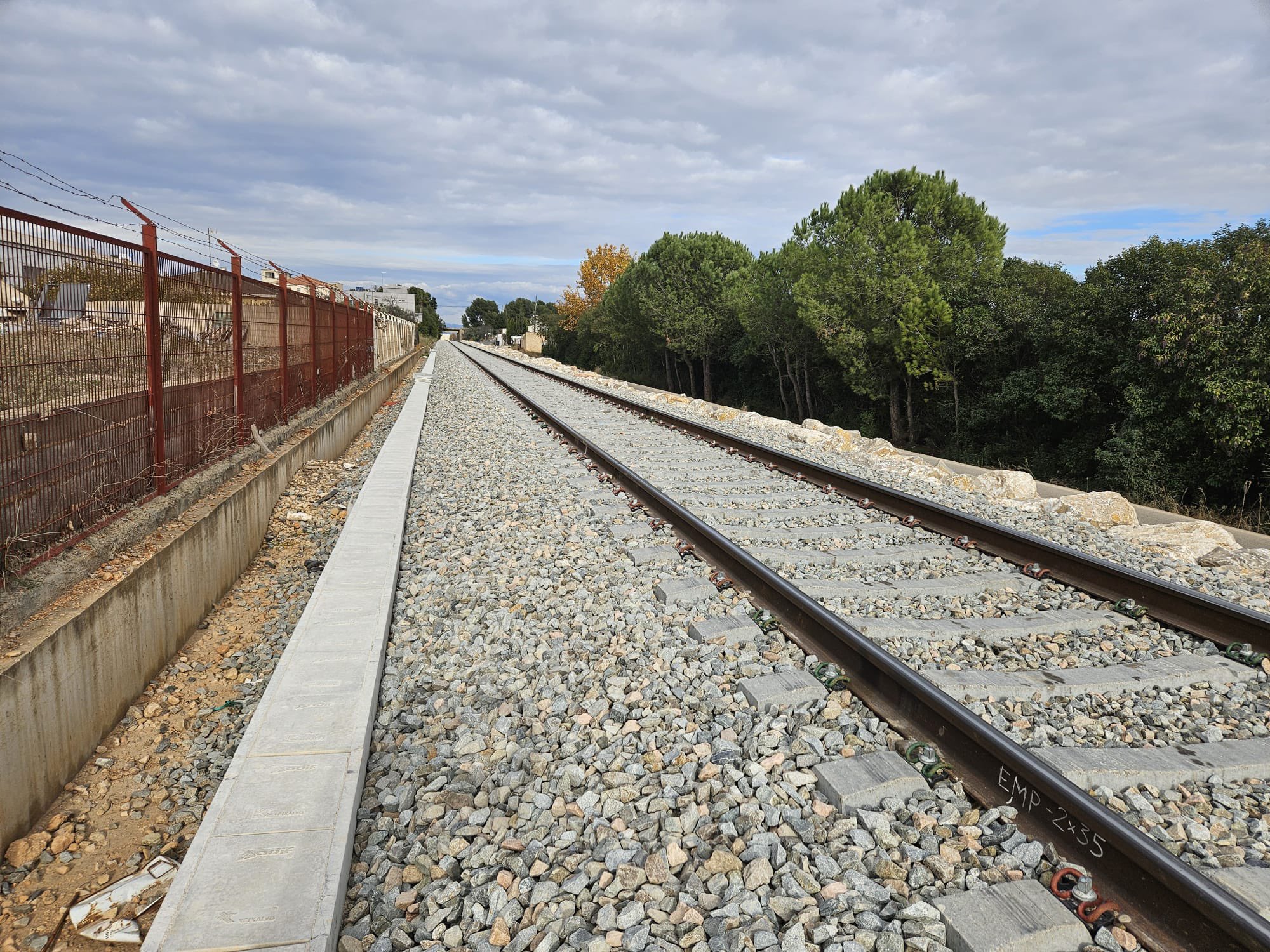 La línea C3 reabre este lunes hasta Buñol tras 13 meses y sin rastro de la electrificación prometida por Puente 2 G8hpYqNXoAAzBlD