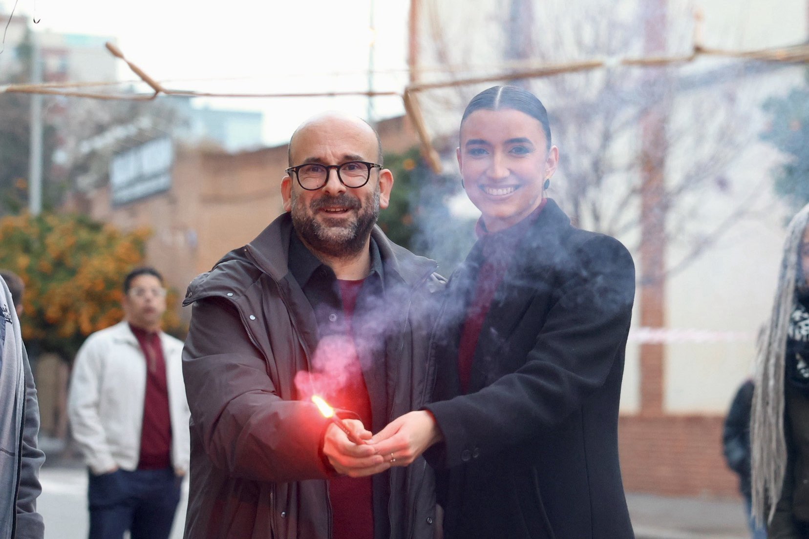 El mundo fallero da la bienvenida a la Navidad con la tradicional «Festa del Pi» 2 G8jbaHgXcAATKiM