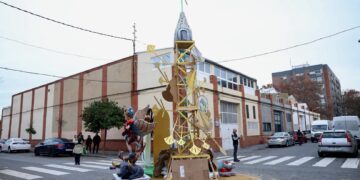 El mundo fallero da la bienvenida a la Navidad con la tradicional «Festa del Pi»