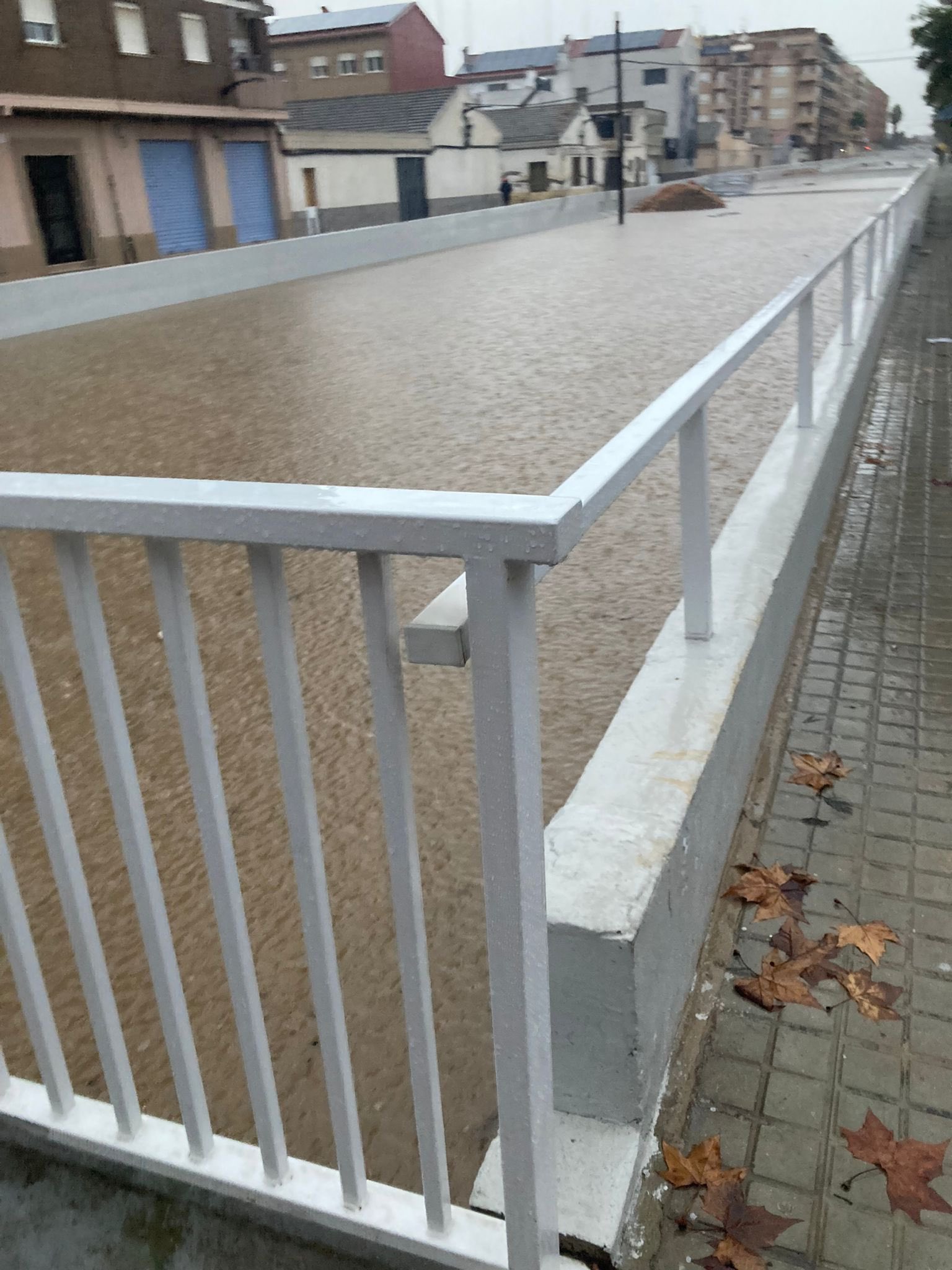 Noche larga en muchas zonas con varios desalojos de vecinos por el nivel del agua. Los vecinos exigen soluciones YA 8 G9SV2ZzWUAEhdWs