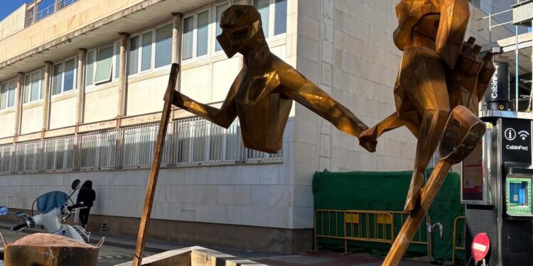 Alaquàs inmortaliza la solidaridad tras la DANA con el conjunto escultórico “Gracias”