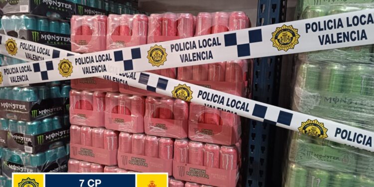 Importante decomiso en Valencia: Incautadas 73.000 latas y 3.000 chocolatinas sin etiquetado legal