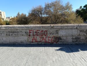 La crónica de la impunidad Valencia, ciudad cautiva de las pintadas contra el patrimonio