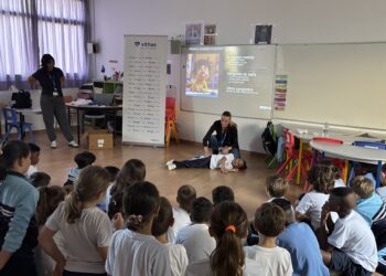 Vithas Valencia 9 de Octubre continúa con la formación en colegios de maniobras de reanimación cardiopulmonar y primeros auxilios